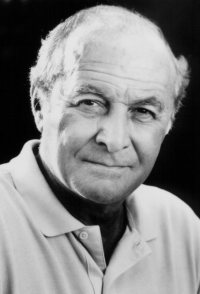 Robert Loggia