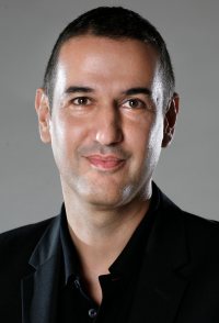 Roberto Santiago